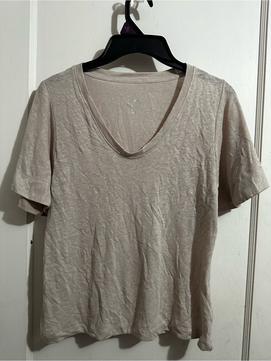 a new day Tops - V-Neck Short Sleeve Tee in Light Beige NWOT